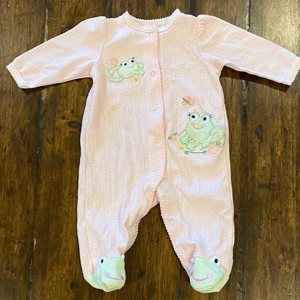 🩷 Little Me Pink Frog Baby Footie 🩷